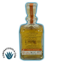 Cargar imagen en el visor de la galería, Tequila Cava de Oro Reposado: Una experiencia de sabores exquisitos y exclusivos