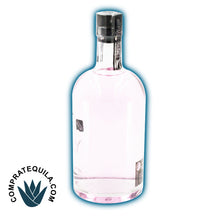 Cargar imagen en el visor de la galería, Tequila Reposado Rosado Cristalino &quot;W Family&quot;: Un Exquisito Cóctel de Sabores Frutales y Elegancia en Cada Gota